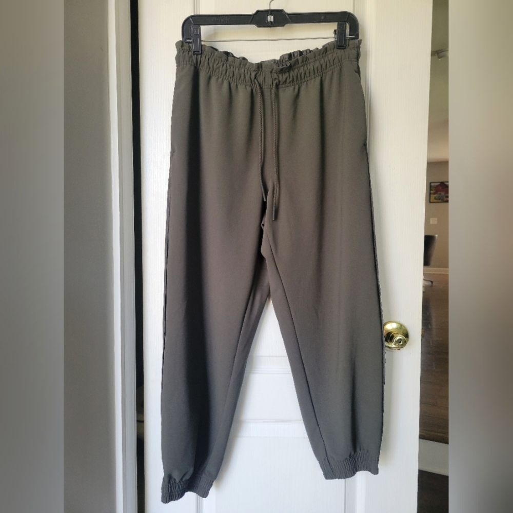 Athleta Metropolis Joggers Mountain Olive Green 6 Petite Commuter Travel Pant 6P